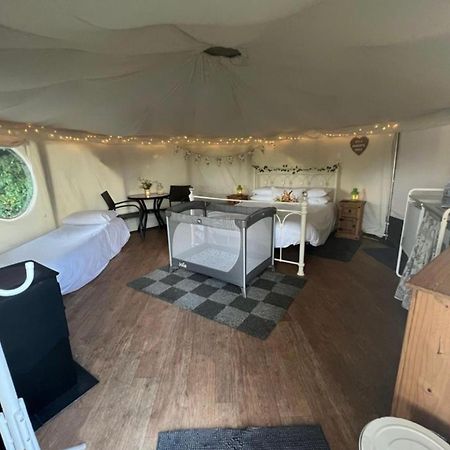 Отель Old Dairy Farm Glamping Эмсворт Экстерьер фото