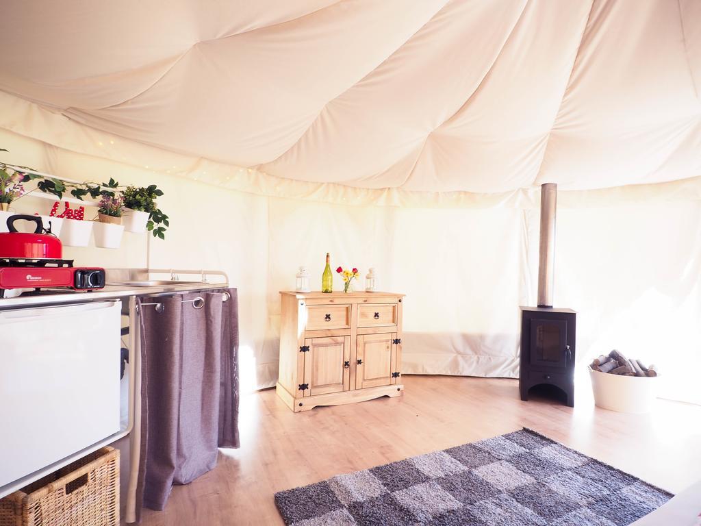 Отель Old Dairy Farm Glamping Эмсворт Экстерьер фото